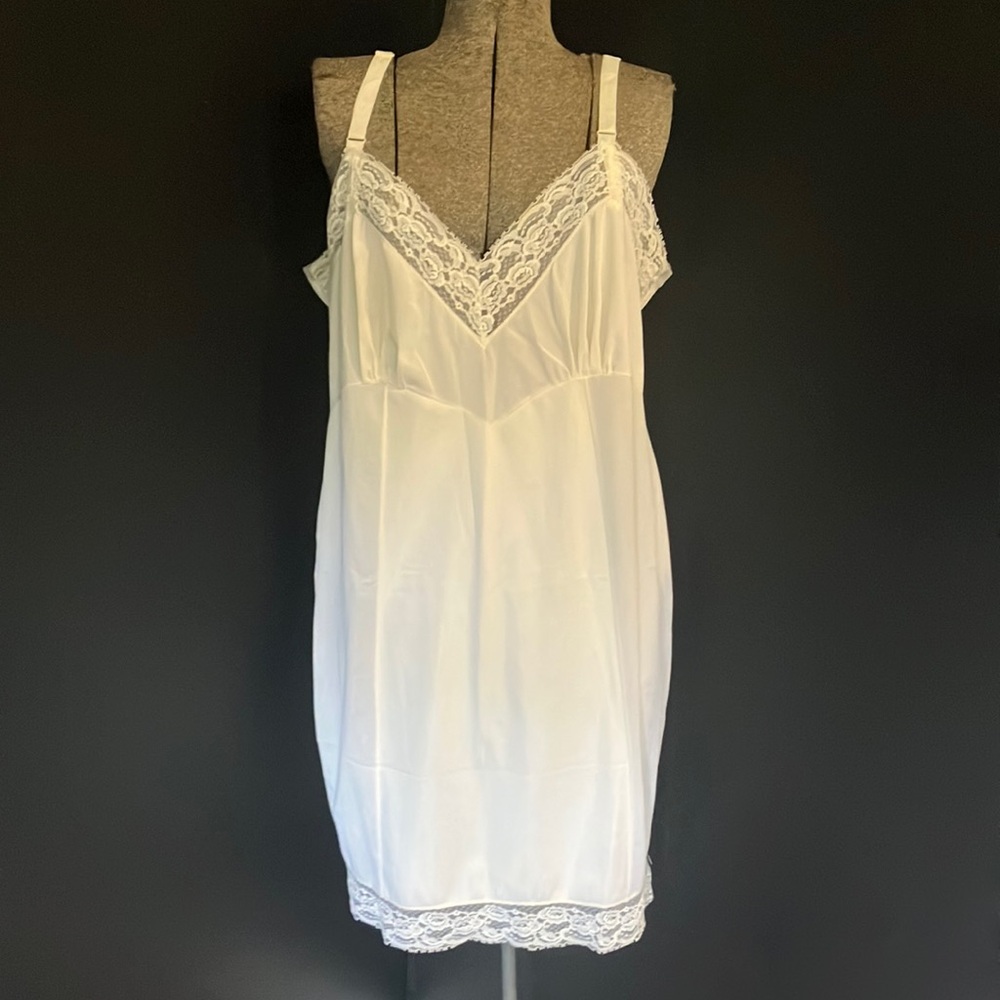 Vintage 1960s-70s Movie Star Ivory / Cream Nylon Full Slip with Lace Size 46